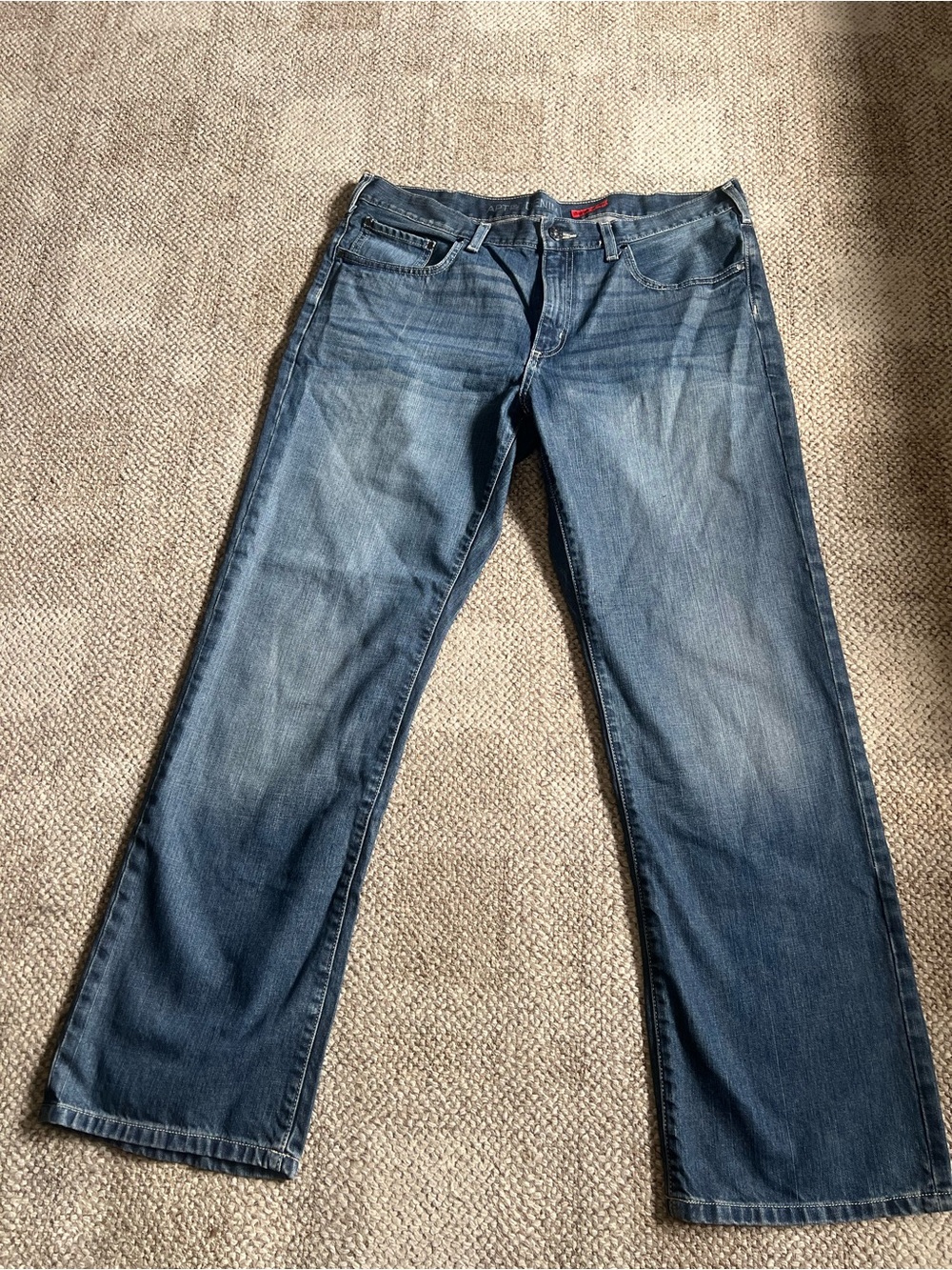 Men’s Apt 9 denim 38/32 straight fit jeans